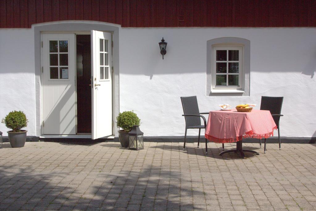 Lillehem Gårdshotell Skivarp Exterior foto